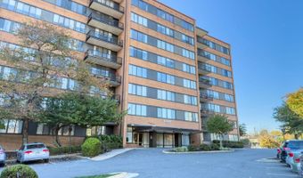 4390 LORCOM Ln #402, Arlington, VA 22207