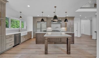 405 Club Dr W, Aurora, OH 44202