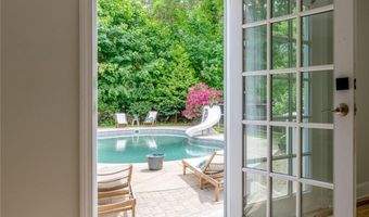 122 Sylvan Dr, East Greenwich, RI 02818