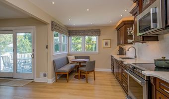 38 Holly Dr, Parlin, NJ 08859