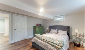 7 Wilbur Ave, Newport, RI 02840