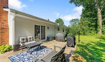 300 Chatham Dr, Aurora, OH 44202
