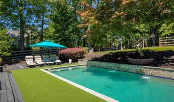 265 Oakhurst Leaf Dr, Alpharetta, GA 30004