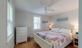 25 Warren Ave, Middletown, RI 02842