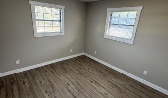 808 E Walnut St, Aurora, MO 65605