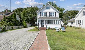 91 Grove St, Clinton, CT 06413