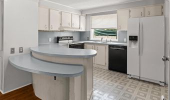 513 Pauline Dr, Bonneau, SC 29431