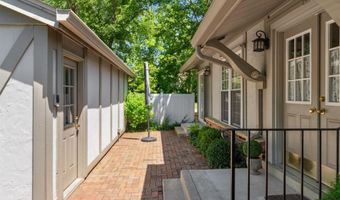 2114 Mason Lake Dr, Ballwin, MO 63011