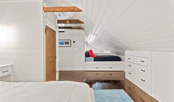 35 Second St, Newport, RI 02840