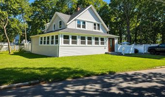 165 Cedar St, Amityville, NY 11701