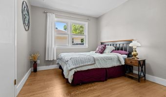 2015 E COLLEGE Ave, Appleton, WI 54915