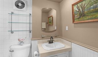 671 County Rd, Barrington, RI 02806