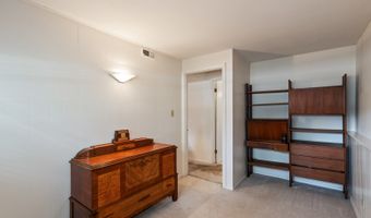 214 W Hintz Rd, Arlington Heights, IL 60004