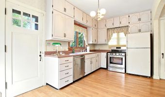 423 Winsor Dr, Antioch, IL 60002