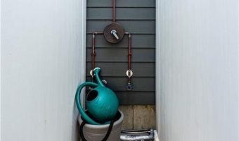 19 Eustis Ave, Newport, RI 02840