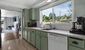 1858 5TH St, Astoria, OR 97103