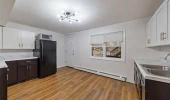 8 Apple Blossom Ct, Airmont, NY 10952