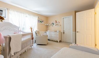 8 Rose Ln 18-10, Danbury, CT 06811
