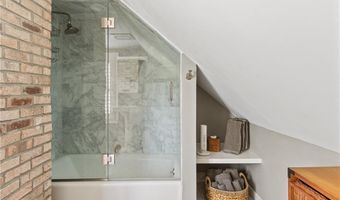 21 John St, Newport, RI 02840