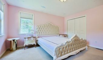 8 Pilgrim Rd, Ashland, MA 01721