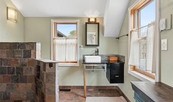 25 Gardiner Dr, Amagansett, NY 11930