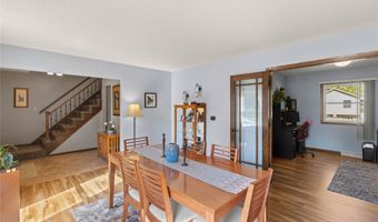 2242 Camelot Ct, Altoona, IA 50009