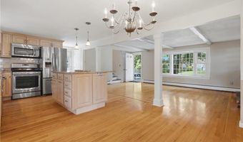 10 Sprague St, Cumberland, RI 02864