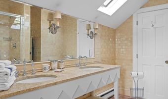 20 Lincoln St, Jamestown, RI 02835