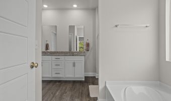 5529 Overland Dr, Biloxi, MS 39532