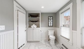 4 Garfield Ave, Bristol, RI 02809