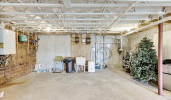 48 Ocean St, Belfast, ME 04915