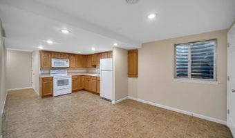 6 Yorkshire Ct, Algonquin, IL 60102