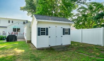 16 Raymond Pl, Cromwell, CT 06416