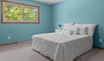 1330 N BRIARCLIFF Dr, Appleton, WI 54915