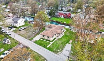 2037 W Park Dr, Algonac, MI 48001