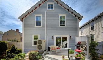 15 Cross St, Newport, RI 02840