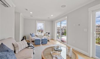 7 Wellington Ave, Newport, RI 02840