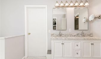 25 Spanker St, Jamestown, RI 02835