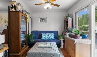41 Perry Ave, Middletown, RI 02842