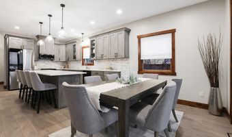 9823 103rd St NW, Annandale, MN 55302