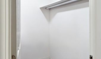 22 E 44TH St, Bayonne, NJ 07002