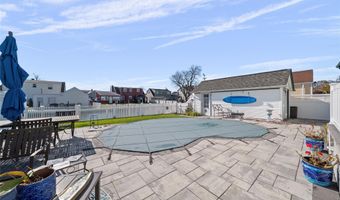 38 Bayside Pl, Amityville, NY 11701