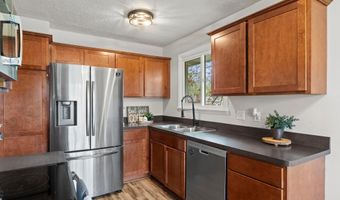 1047 Lowell Dr, Apple Valley, MN 55124