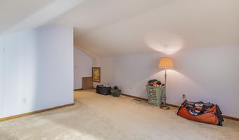 914 S Duesenberg Dr, Auburn, IN 46706