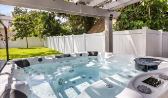 808 EDGEWATER Dr, Orlando, FL 32804