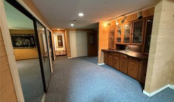 6400 Juniper Dr, Amherst, OH 44001