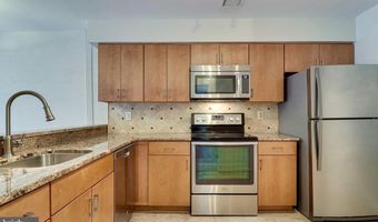 244 S REYNOLDS St 303, Alexandria, VA 22304