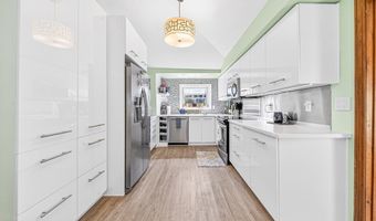 13 Mulcahy Ln, Billerica, MA 01821