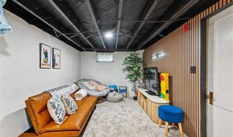 61 Harlem St, East Providence, RI 02916