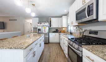 531 Charoak Dr, Ballwin, MO 63021